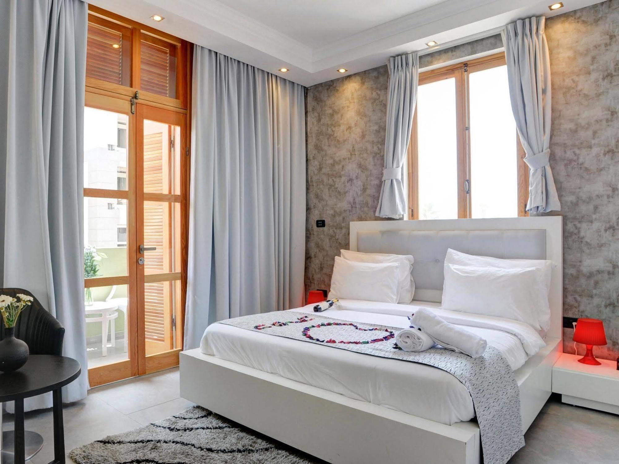 Aparthotel By Raphael 4*